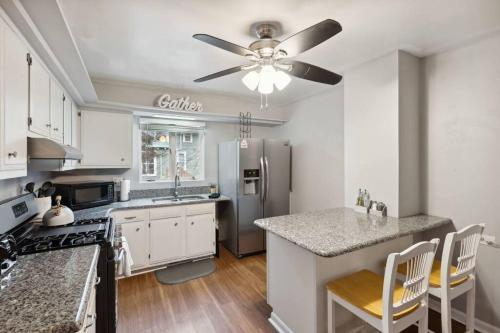 Historic + Pet-Friendly Gem in เบย์ซิตี้ (MI)