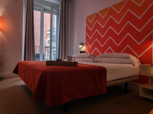  Hostal Santa Ana Colors, Pension in Madrid