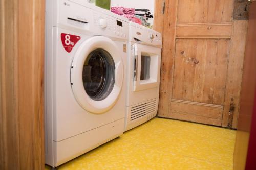 This Is Lisbon Hostel - image 8