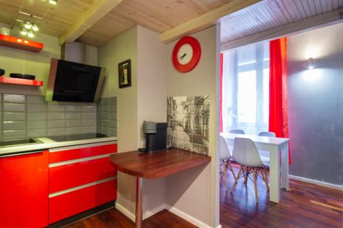 Lilly apartment main train station old town by The Heritage House Main Square Cracow 5