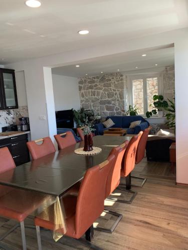 Létesítmények, Stara kuća (Stara kuca) in Blace