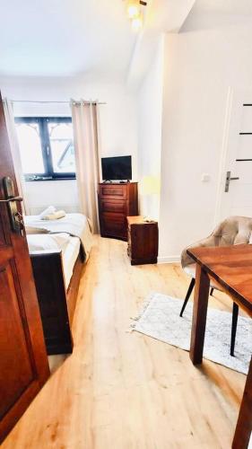 Double Room image 6