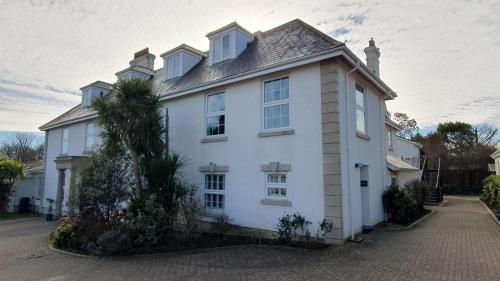 The Manor - image 8
