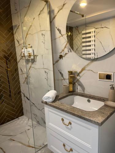 Ванна кімната, Apartament Złoty 3 (Apartament Zloty 3) in Зблєво