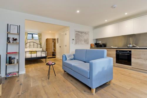 Luxury one bedroom Greenwich studio apartment near Canary Wharf by UnderTheDoormat