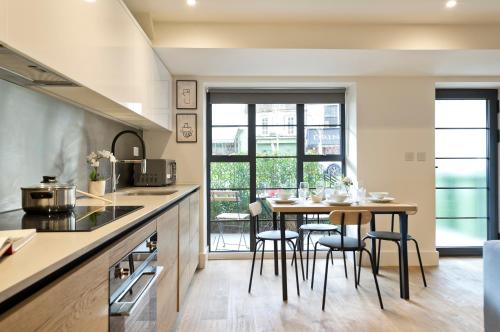 Kitchen, Luxury one bedroom Greenwich studio apartment near Canary Wharf by UnderTheDoormat in Greenwich