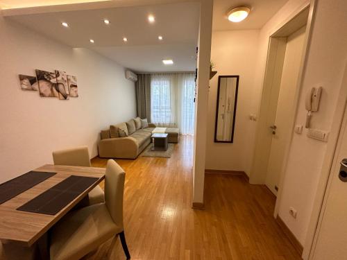 Nevena Belville Apartments - image 2