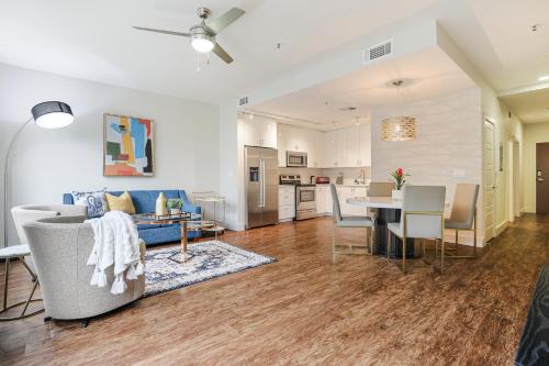 Modern & Fully Furnished Apartments in the Heart of the City - image 5