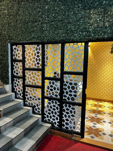 A szálláshely kívülről, Hotel Shivanand near Bagdogra repülőtér