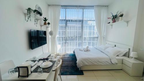 Newly Furnished bright and cozy studio apartment - Damac Hills, Dubai