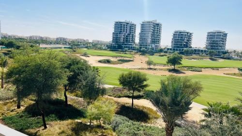 Newly Furnished bright and cozy studio apartment - Damac Hills, Dubaj (zdjęcie 6)