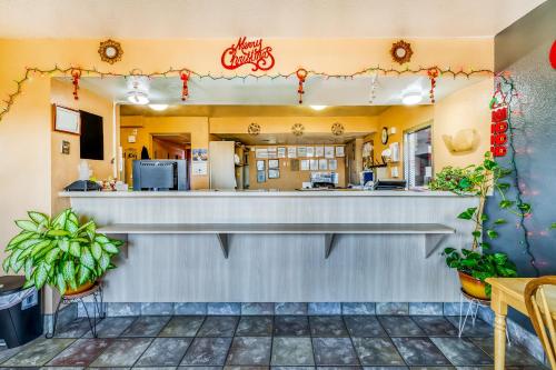 Lobby, OYO Hotel Houston Southwest I-69 in Westchase