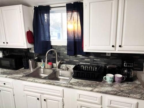 Létesítmények, Lovely Two Bedroom Home- Close to DT Greenfield in Greenfield