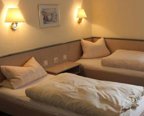 2 twin beds