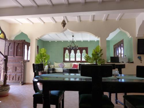 Közös társalgó / TV, Agadir-Taghazout Magnifique Villa Dar Lina 4 etoiles 3 Awards in Aourir