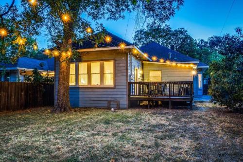 Walk to Bishop Arts! / King Bed / BBQ & Patio in Dallas, USA
