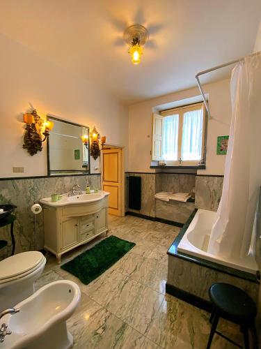 Bathroom, Palazzo Sabella Tommasi in Calimera