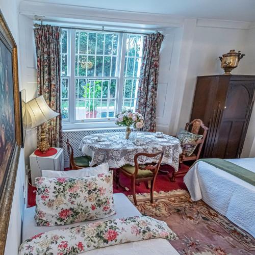 Dawson Place Juliette's Bed and Breakfast - image 14