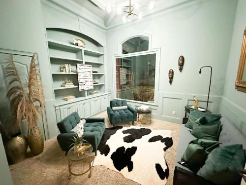 Chateau Willine Mansion Sleeps 10 in Atlanta, USA