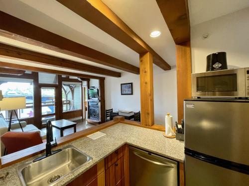 Great Condo In Excellent Location - Waterfront Building - Seaside - Wickaninnish Beach