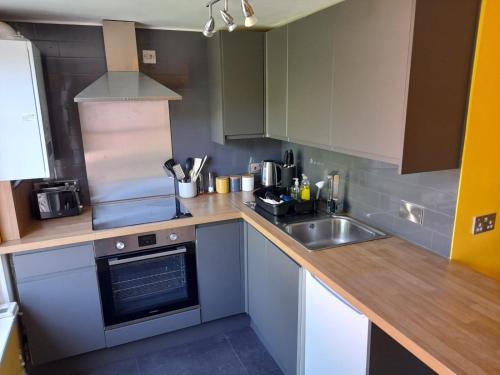 virtuve, Entire Loddon Apartment in Loddona