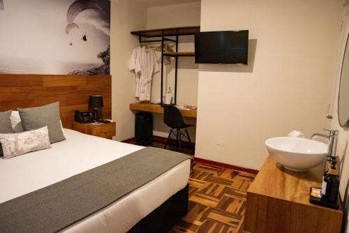 Queen Room image 10