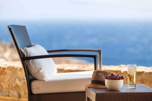 Elegant Seaside Villa, great views, infinity pool, Lia, Mykonos