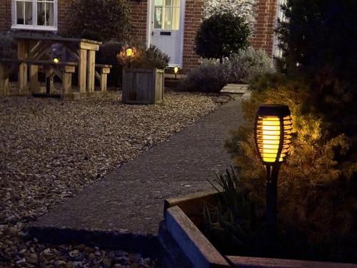 Stonehenge Cottages - image 3