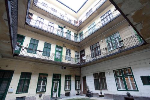 Budapest Easy Flat Opera, Budapest (photo 2)