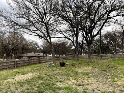 Cozy 3-bed Garden Home - 10 mins to UT Stadium and Downtown Austin in Austin, USA