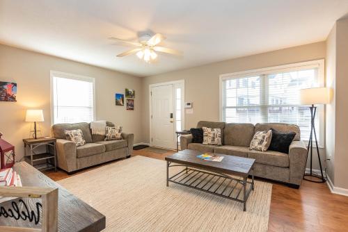 Hoosier Happiness, Too! 3 Bedroom Suites Near IU & Downtown in Bloomington, USA