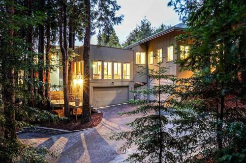 Stunning Guest House Nestled within the Redwoods