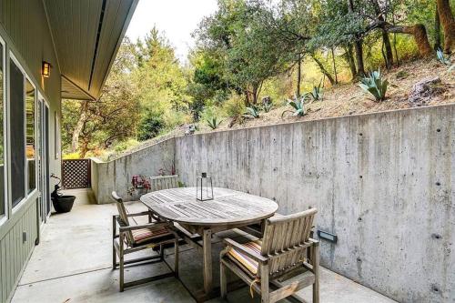 Stunning Guest House Nestled within the Redwoods