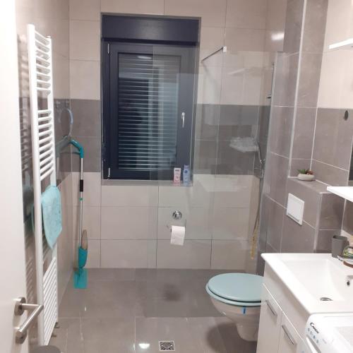Shower, Mabela in Virovitica