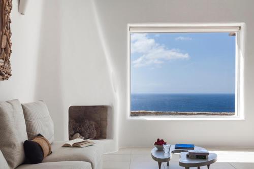 Elegant Seaside Villa, great views, infinity pool, Lia, Mykonos