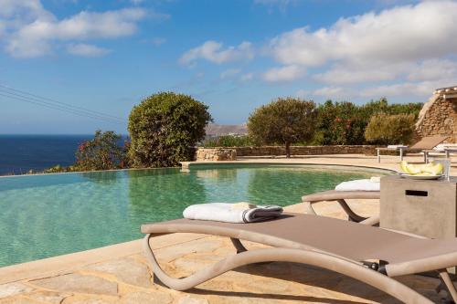 Elegant Seaside Villa, great views, infinity pool, Lia, Mykonos