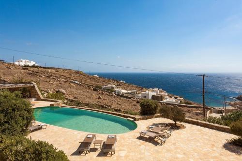 Elegant Seaside Villa, great views, infinity pool, Lia, Mykonos