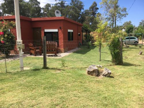 Hermosa casa con piscina climatizada entre el mar y las sierras en Bella Vista - Piriápolis