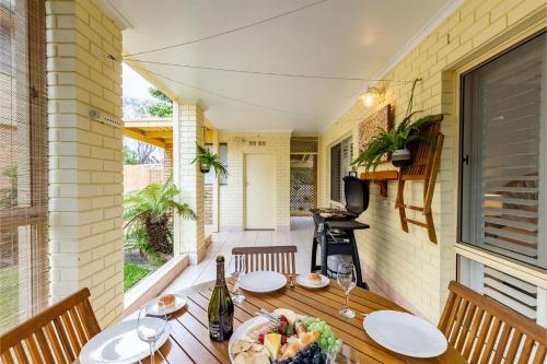 Anchored at Fingal Bay 80 Marine Drive - image 2