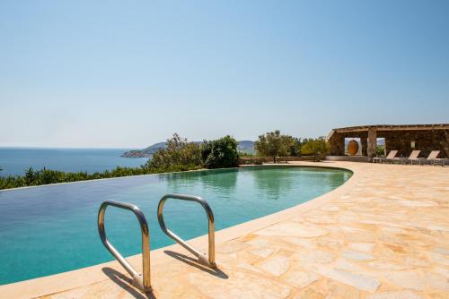 Elegant Seaside Villa, great views, infinity pool, Lia, Mykonos