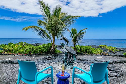 Paradise Breeze Retreat- Absolute Oceanfront with Hot Tub!