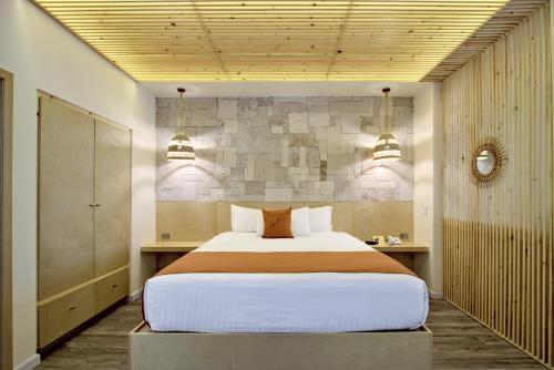 1 king bed, 1 sofa bed