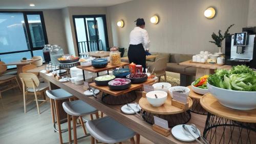 Wellness Stay & Hotel Sukhumvit 107 - 레스토랑