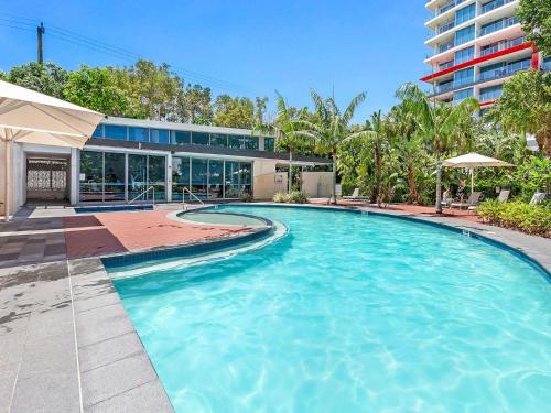 428932145 Harbour Quays Apartments