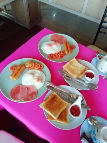 Mâncare şi băutură, โรงแรมเมืองเพรียวอินน์ Mueang Phriao Inn Hotel in Saraburi City Center
