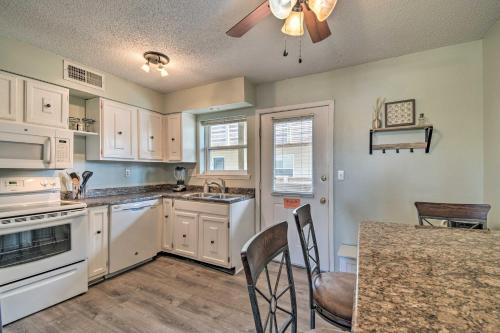 Gulf Shores Condo with Pool and Grill Walk to Beach! near Subway