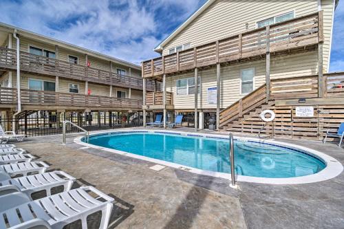 Gulf Shores Condo with Pool and Grill Walk to Beach! near Subway