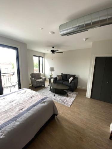 Luxury River-Front Handicap Accessible Studio Apt