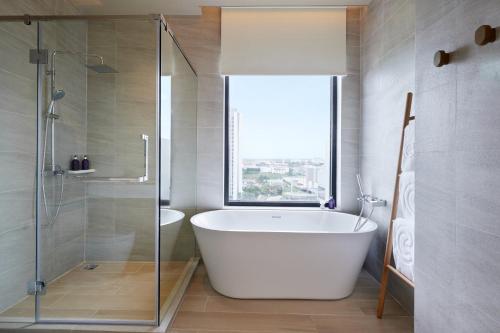 room detail thumbnail 2