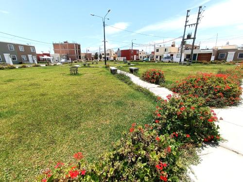 Casa entera con cochera cerca a la playa Pimentel